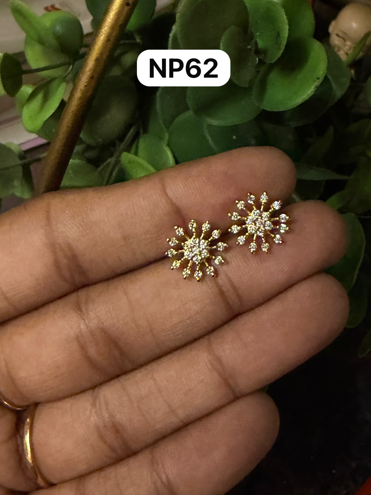 Nose pin
